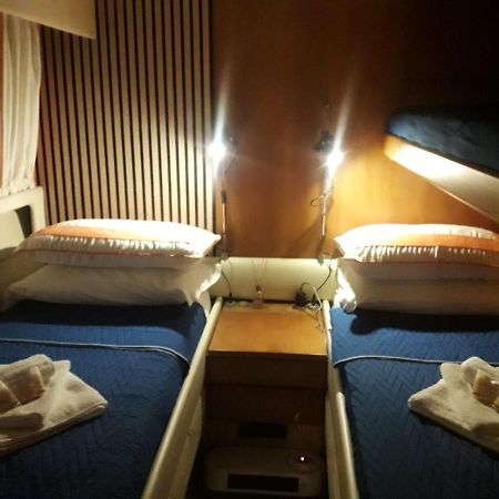 Boat And Breakfast Fiumicino - Roma Hotel ออสเตียอันตีกา ภายนอก รูปภาพ