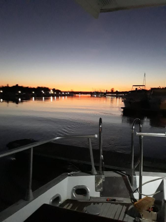 Boat And Breakfast Fiumicino - Roma Hotel ออสเตียอันตีกา ภายนอก รูปภาพ