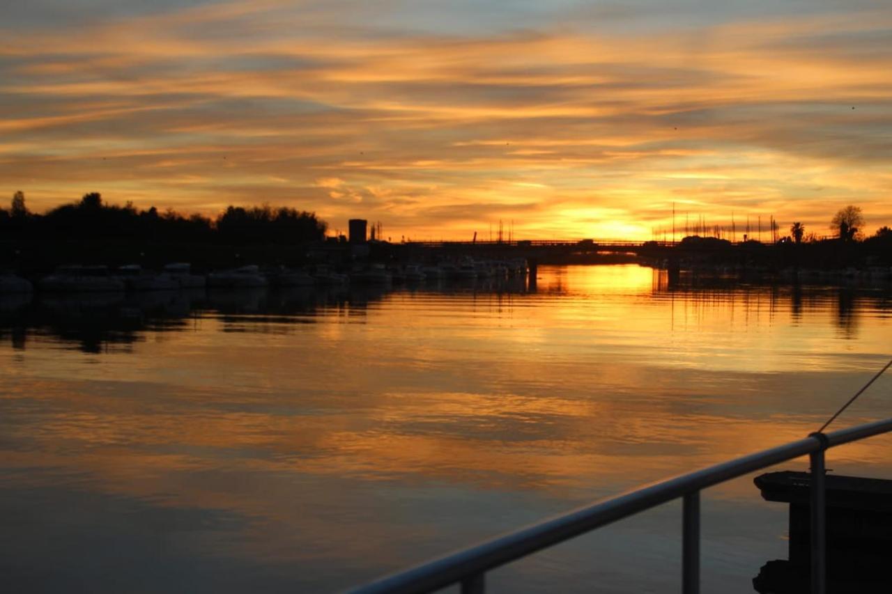 Boat And Breakfast Fiumicino - Roma Hotel ออสเตียอันตีกา ภายนอก รูปภาพ