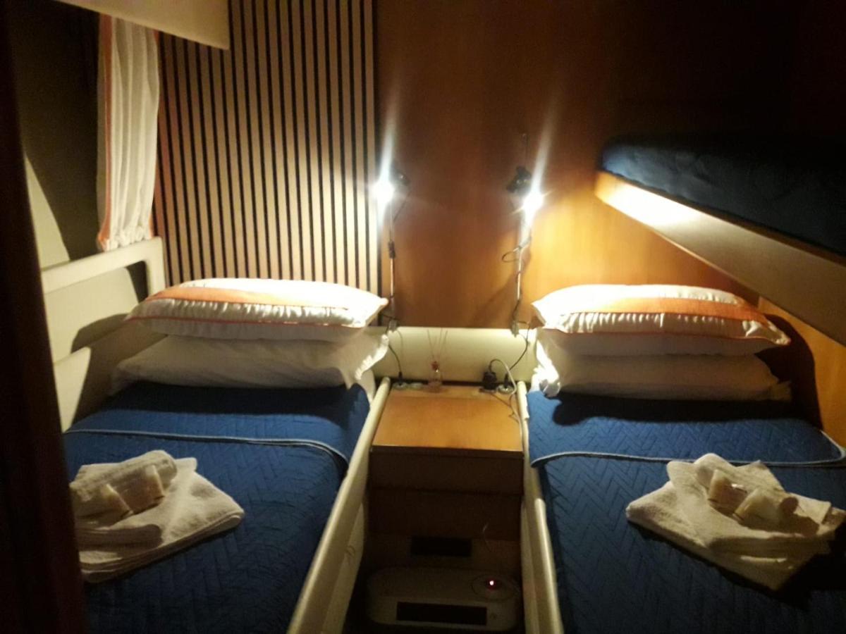 Boat And Breakfast Fiumicino - Roma Hotel ออสเตียอันตีกา ภายนอก รูปภาพ